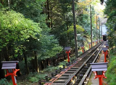 Le funiculaire pour atteindre sans effort le sommet du Mont Kuramayama près de Kyoto.