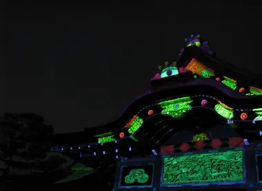 Pendant le Tanabata, même les bâtiments se parent de lumières.