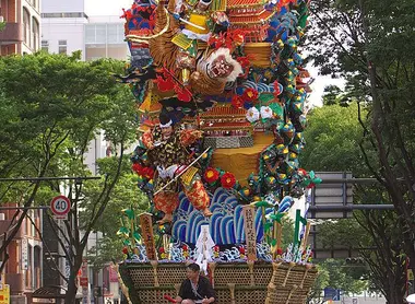 Hakata Gion of the Yamakasa Yamakasa Festival in Fukuoka can reach 10 meters high.