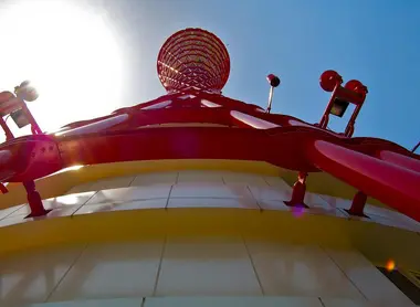 La Torre del puerto de Kobe vista desde abajo.
