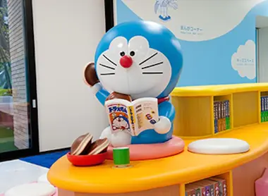Doraemon1 Doraemon, chaton bleu bien connu des Japonais, est la vedette du musée de Kawasaki (Tokyo).