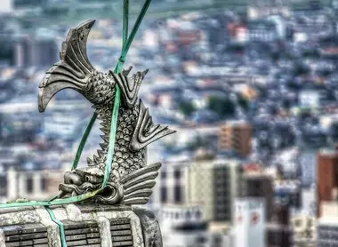 Los shachihoko presuntamente protegen al castillo del fuego. 