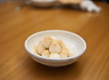 Los tsukimi manju, también llamados tsukimi dango, son unos dulces a base de mochi.