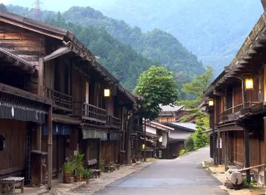 La calle principal Tsumago (Alpes Japoneses), sin coches ni cables eléctricos a la vista. 