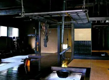 Tatami e irori (chimenea a nivel del suelo) en una antigua casa de Tsumago.