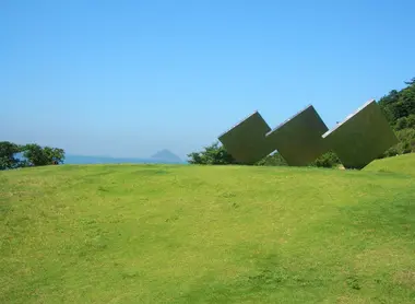 Three Squares Vertical Diagonal de George Rickey