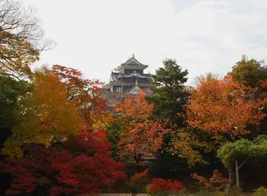La tsukimi yagura, la torre de la luna, es el único vestigio original del castillo de Okayama.