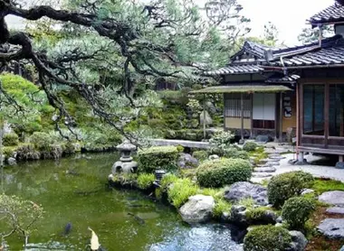 Une partie des jardins de la villa Ishitani