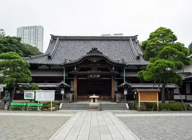 El templo Sengaku. El templo Sengaku.