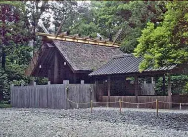 Le Shôden du sanctuaire Gekû, et son architecture typique shinmei zukuri.