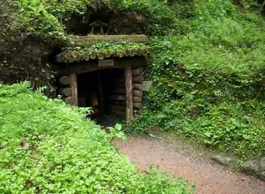 L'entrée de l’ancien puits de mine Ryugenji Mabu