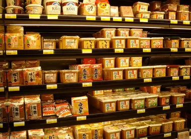 Aujourd'hui les Japonais achètent leur miso au supermarché.