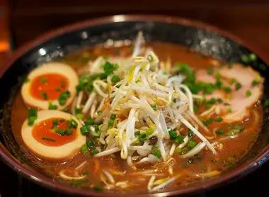 Des miso râmen, spécialités de Sapporo. Des miso râmen, spécialités de Sapporo.