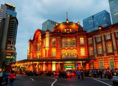 La gare de Tokyo by night.