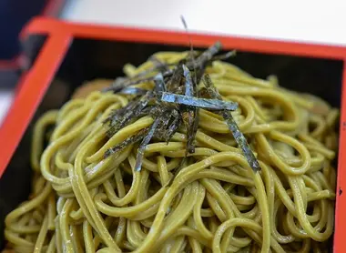 Les Uji soba au thé.