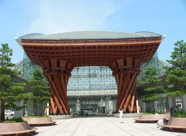 Entrée de la gare de Kanazawa Portail de la gare de Kanazawa