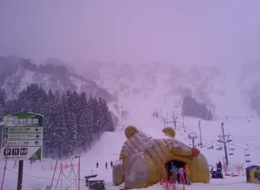 No hay nada como relajarse en un onsen después de un largo día de ski.