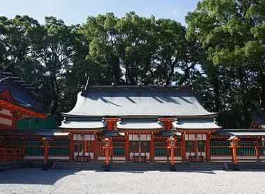 Das zinnoberrote Heiligtum Kumano Hayatama Taisha in Shingu Das zinnoberrote Heiligtum Kumano Hayatama Taisha in Shingu