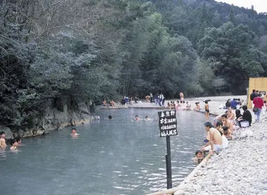 En Kawayu el entero río Oto está a la disposición de los amantes de las aguas termales