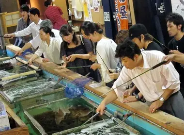 Aquí tienes que comer lo que atrapes, así sea el pescado más caro del restaurante. Aquí tienes que comer lo que atrapes, así sea el pescado más caro del restaurante.