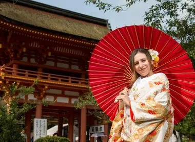 Sesión de fotos frente al santuario Shimogamo-Jinja, patrimonio mundial de la Unesco.