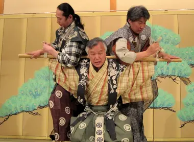 El kyogen son escenas cortas cómicas con personajes cotidianos. Es un teatro que viene del pueblo. El kyogen son escenas cortas cómicas con personajes cotidianos. Es un teatro que viene del pueblo.