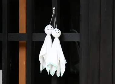 Los "teru teru bouzu" espantan la lluvia.