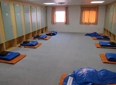 Para los trayectos más largos en barco o ferry puedes usar los dormitorios colectivos, que tienen solo lo básico.