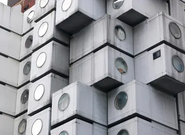 Facade en nid d'abeille d'un hotel-capsule