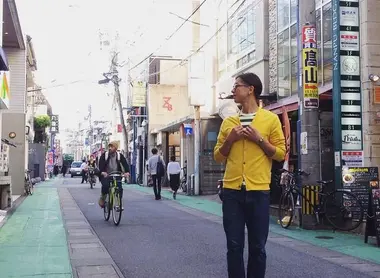 Des passants dans le quartier de Daimyo