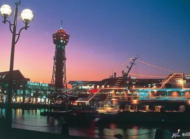 Le port de Hakata de nuit