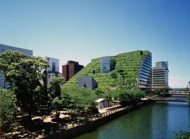 Entrée sud de l'Acros Fukuoka