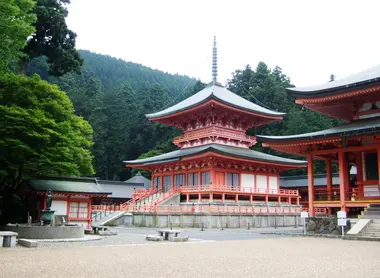 La pagode à trois étages de l'Enryakuji La pagode à trois étages de l'Enryakuji