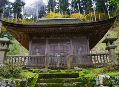 Rurido, un des petits temples secondaires visibles au Mont Hiei. Rurido, un des petits temples secondaires visibles au Mont Hiei.