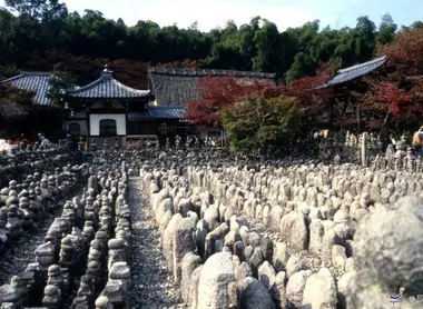 Les stèles du temple Adashino Nenbutsu-ji