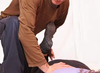 Un praticien de shiatsu Un praticien de shiatsu