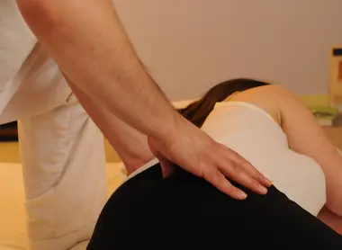Shiatsu sur personne allongée Shiatsu sur personne allongée