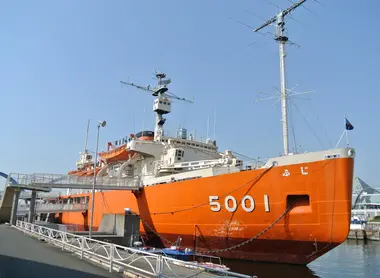 Le brise-glace Fuji, un navire et un mythe au Japon.