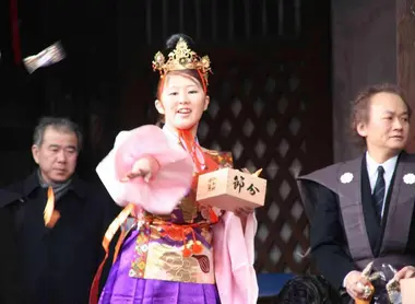 Une actrice lors setsubun du Nakayama-dera