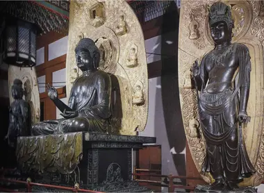 La triade du Bouddha Yakushi, VIIe siècle. La triade du Bouddha Yakushi, VIIe siècle.
