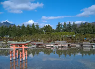 Le célèbre Itsukushima-jima de Miyajima au Tobu world square