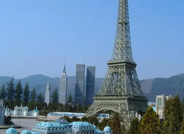 La belle Tour Eiffel au Tobu world square