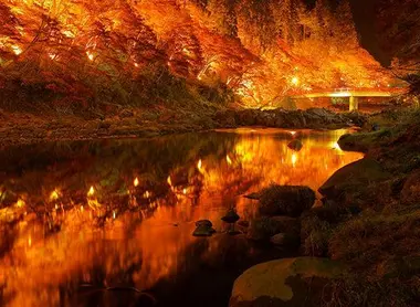 En otoño Korankei se ilumina. En otoño Korankei se ilumina.