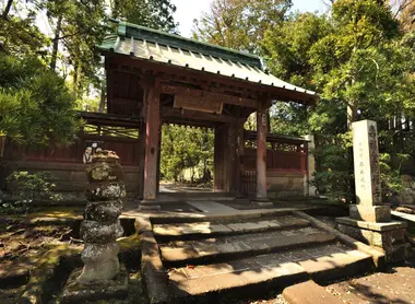 L'entrée du temple du Jufukuji, tout ce que vous en verrez.  L'entrée du temple du Jufukuji, tout ce que vous en verrez.