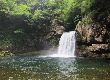 Una de las cascadas del los desfiladeros de Sandankyo. Una de las cascadas del los desfiladeros de Sandankyo.