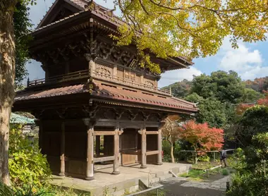 Le porte Karamon du tempe Eishô-ji, à Kamakura Le porte Karamon du tempe Eishô-ji, à Kamakura