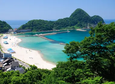 Takeno, sa plage de sable fin et ses eaux cristallines