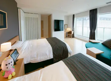 Churi-chan veille sur les clients de l'hôtel