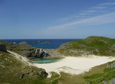 L'île Minamijima au sud de l'île Hahajima et son célèbre bassin Ogiike