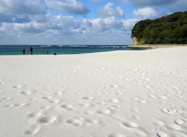 La magnifique plage de sable blanc de Shirahama. La magnifique plage de sable blanc de Shirahama.